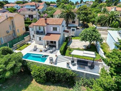 House Breeze - Premantura, 4 bedroom house with pool, jacuzzi, sauna and gaming room