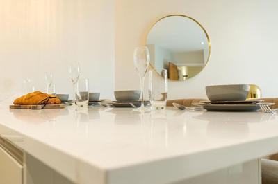 Elegant City Centre Apartment 2 Bedroom With Free Parking