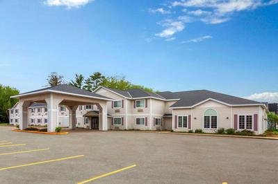 AmericInn by Wyndham Eagle River Downtown