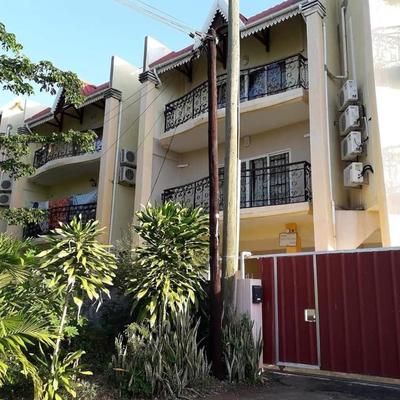 Avenue soleil sur mer flic en flac