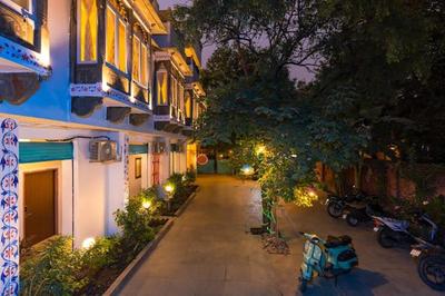 Unplan - By the lake