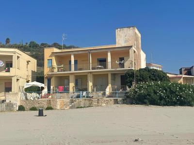 La "Palafitta Blu" Sciacca