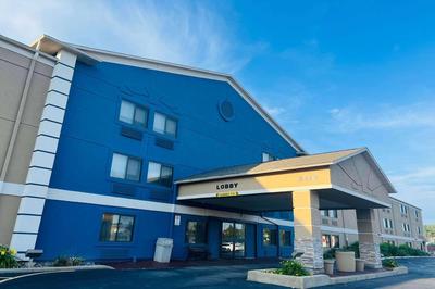 AmericInn by Wyndham Glendale Milwaukee