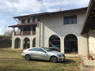 Rooms in 6 bedroom Villa in Biella Region