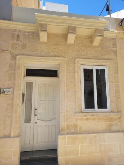 Sunflower Maltese House in Sliema
