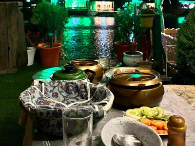 King of kings Houseboat