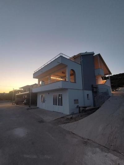 Lity Studio Gray