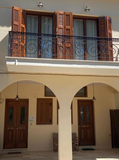 Port House in the heart of Koroni