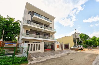 Hotel Leaf 9 Boutique, Near Golf Course Road and Galleria Market