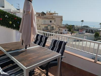 Apartamento Lidia planta 2, La Carihuela 1ª línea playa, vistas mar, buhardilla 1 dormitorio, 40 m2, 1-3 huésped, terraza, wifi