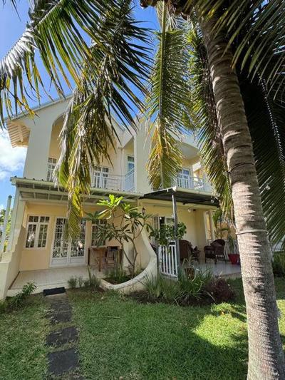 3bedroom house, pool & garden!