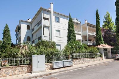 Luxe 3 Bd Penthouse 5 Min from Drosia Square