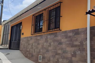 GURUS FR | Casa Familiar con Parqueadero