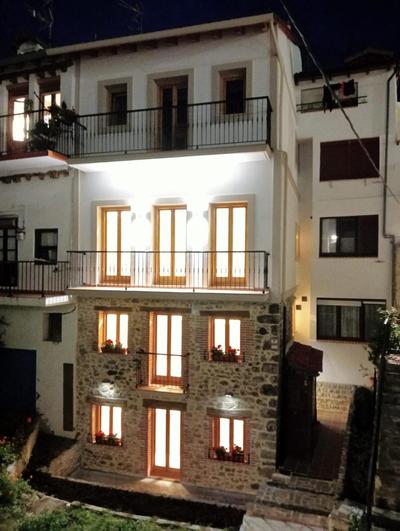 El patio de Vespasiano - Apartamentos en el puerto frente a la iglesia de Santa María