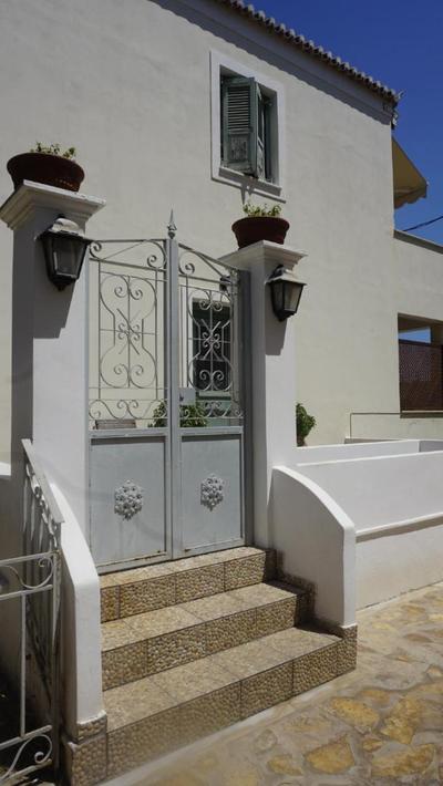 Estiades summer house