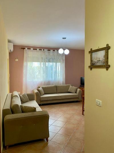 Comfy One-bedroom Flat in Golem, 1BR, 2 Sofas