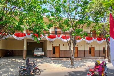 RedDoorz at Dien Homestay Syariah Alun-alun Pasuruan