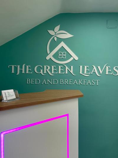 The green leaves