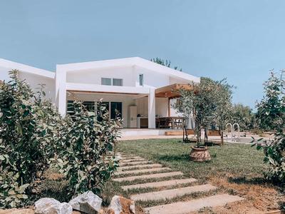 Aristotelia Gi Domes - Luxury Private Pool Retreats