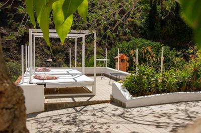 Room in peaceful villa 15 min from the beach