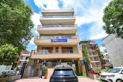 FabHotel Muktinath Near Medanta- The Medicity Hospital, Gurugram