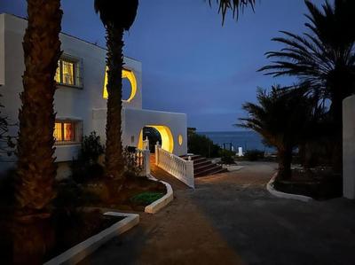 Villa Los pies en agua - A Beachfront Refuge