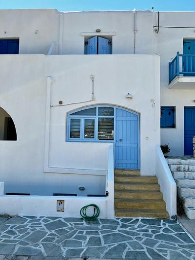 Serene Blanc, Aliki Paros