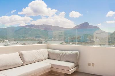 Penthouse for rent in Ipanema with 2 bedrooms, cinematic views, terrace and jacuzzi