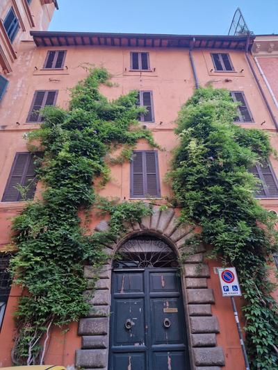 Simple life in Rome