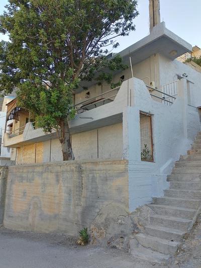 Carob Tree apartment, Tris Ekklisies