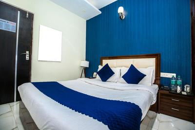 Hotel Ujjain Sharnam !! Walking Distance from Shri Mahakaleshwar Jyotirlinga Temple
