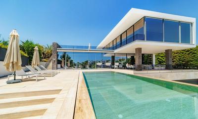 Luxury villa close to the golf