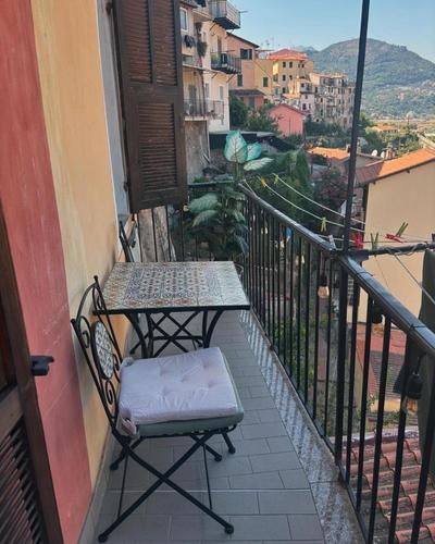Modern Family Apartment in a Charmin Historic Neighborhood, Close to the Beach, Fast Internet!