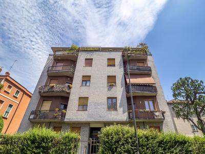 Metro Gialla M3 - Deluxe Sleeps 5