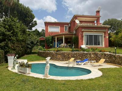 Luxurious Villa 6 Min from Beach with Sea Views