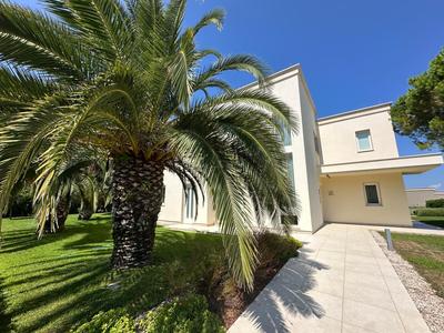 Kempinski Villa 100m from Beach