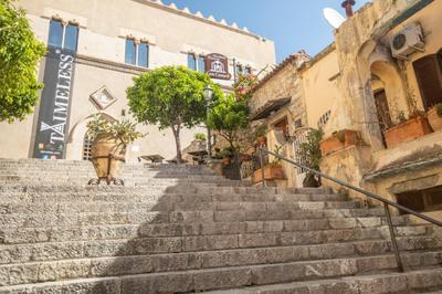 Casa di Regina - City Center, Completely Renovated, Historical