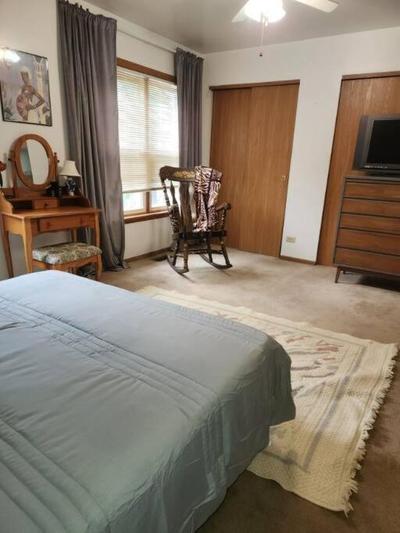 Retro 2 BR Home 6 mins to United Center with Parking
