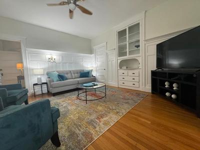 Over-sized 2b, Porch, In-unit Laundry, Boston Col