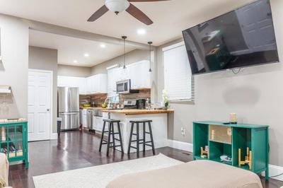 1bed1bath-central-wifi-wd-queenbedgroundflr