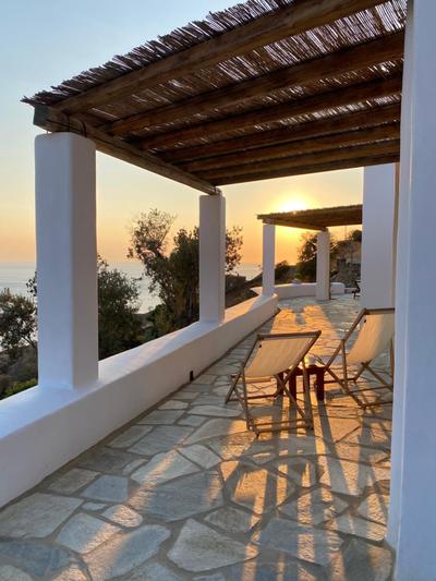 Villa AVRA, a serene Cycladic villa with private pool overlooking the Aegean Sea
