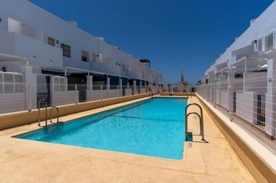 Dúplex con terraza y piscina