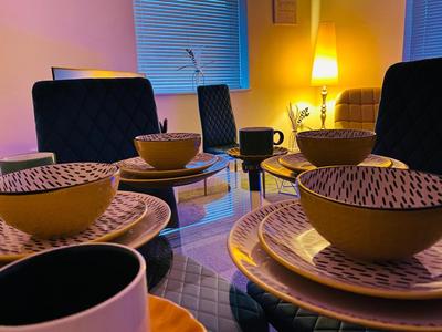 GB Relocations Ltd - Award Winning Merridale Executive Apartment, Free Parking, Free WiFi, Free Netflix