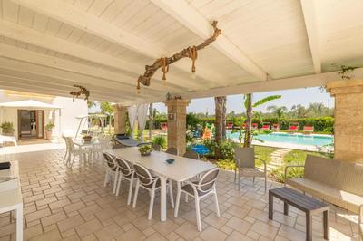 Lovely 6 Bedroom Mediterranean Villa