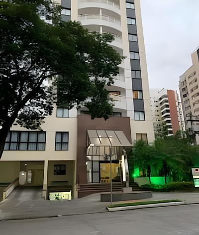 Flat Hotel The Palace com quarto sala e cozinha