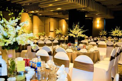 Kin Hotel Thi Sach Edition