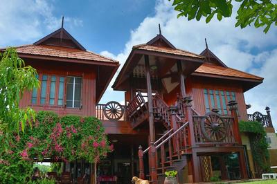 Hidden Holiday House