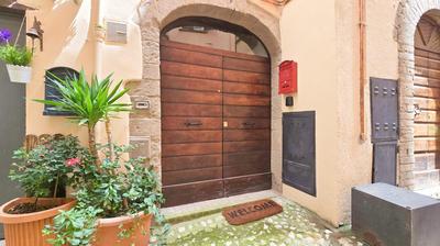 Adiacente Piazza del Mercato