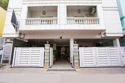 FabHotel The Kings Suites