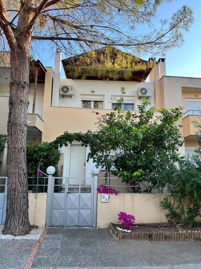 Marousi Escape - 5 mins walking away from Train - Metro